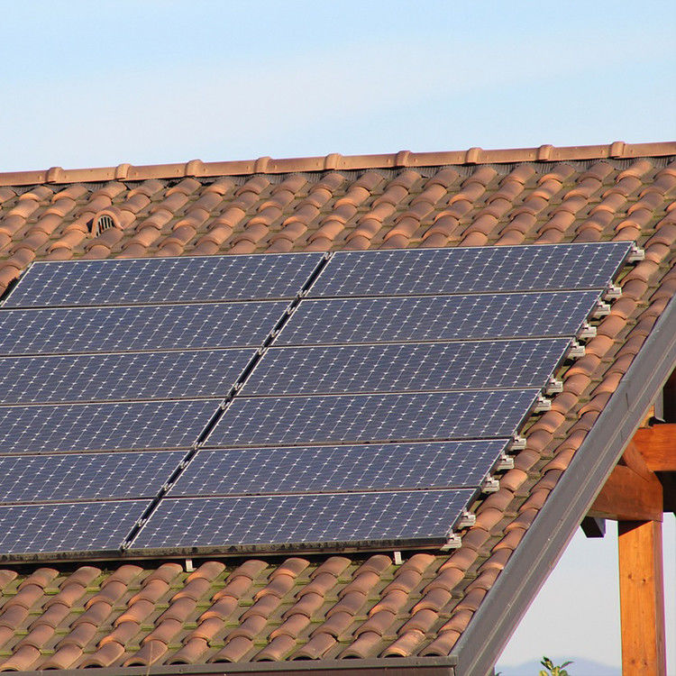 400W Half Cell Photovoltaic Mono Stock PV Solar Panel dengan IP67 Rated Junction Box